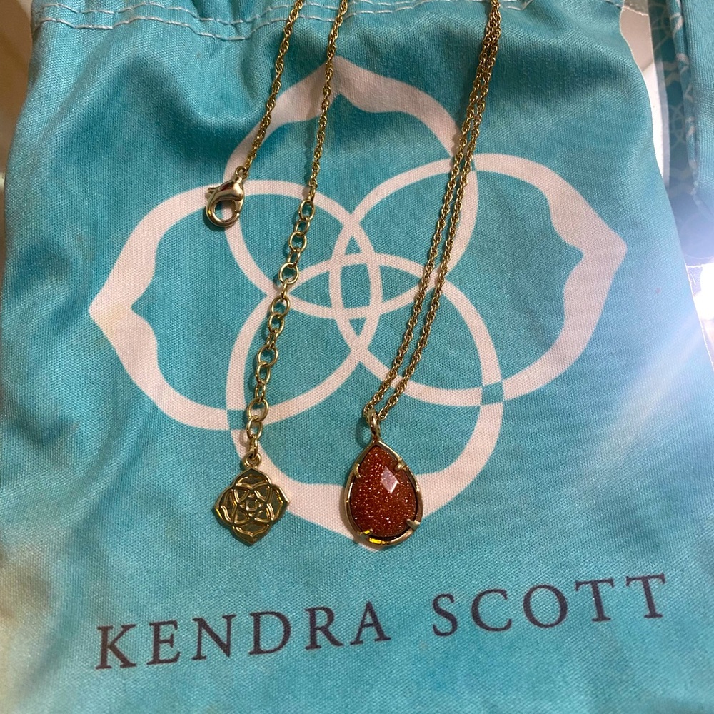 VERY RARE Gold Kendra Scott Kiri Necklace with Pendant in Goldstone color